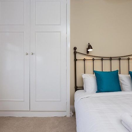 لندن Quaint 2 Bedroom Flat - 9 Minutes Walk To Vauxhall Tube المظهر الخارجي الصورة