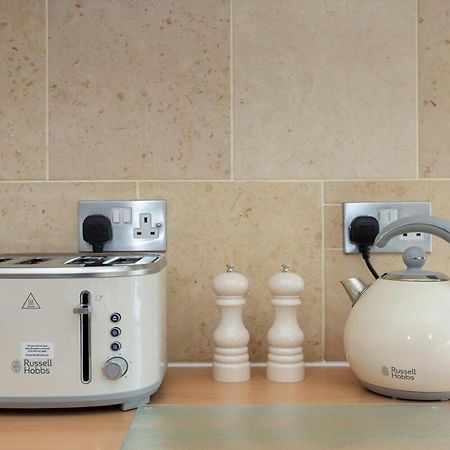 لندن Quaint 2 Bedroom Flat - 9 Minutes Walk To Vauxhall Tube المظهر الخارجي الصورة