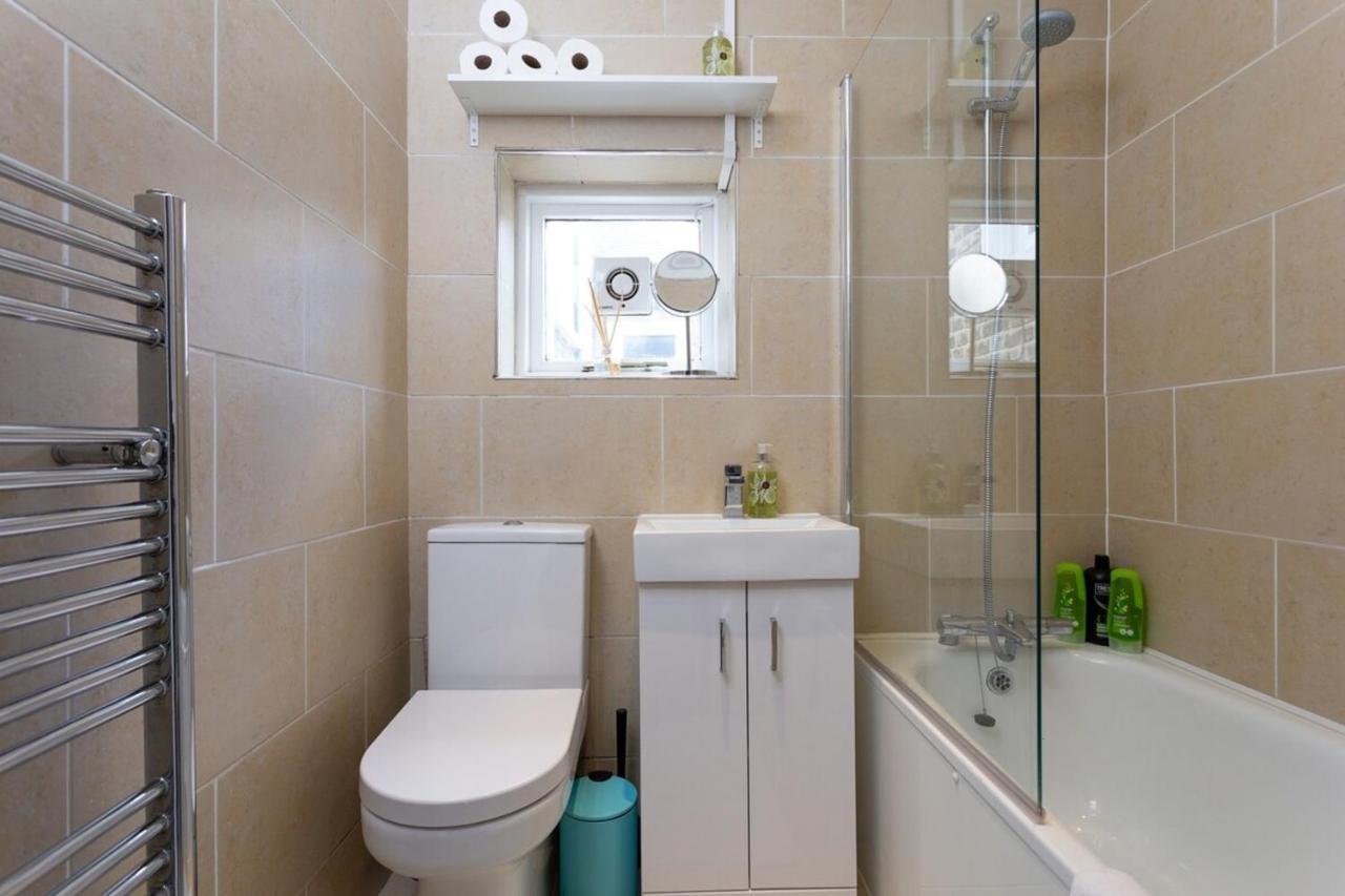 لندن Quaint 2 Bedroom Flat - 9 Minutes Walk To Vauxhall Tube المظهر الخارجي الصورة