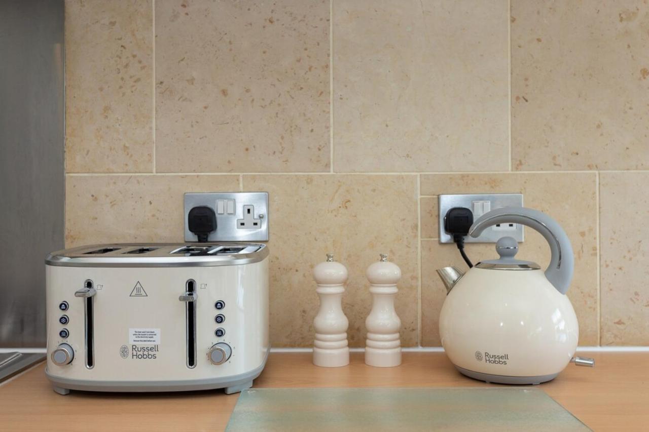 لندن Quaint 2 Bedroom Flat - 9 Minutes Walk To Vauxhall Tube المظهر الخارجي الصورة