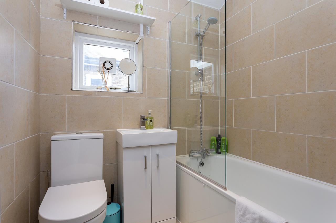 لندن Quaint 2 Bedroom Flat - 9 Minutes Walk To Vauxhall Tube المظهر الخارجي الصورة